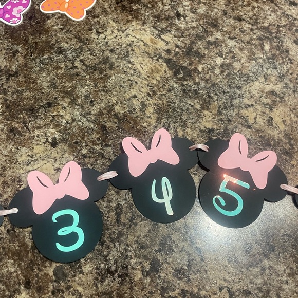 Minnie Mouse party supplies. 9pc set - Picture 8 of 10